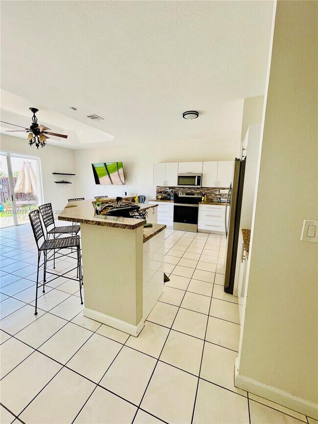 Building Photo - 4006 NE 20th St