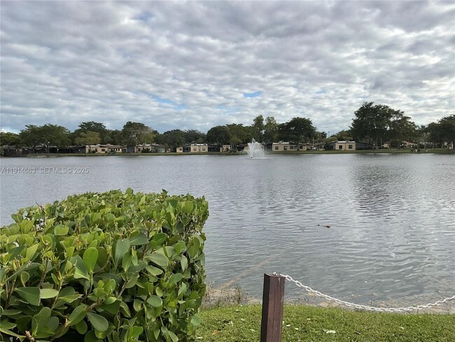 Building Photo - 301 Cambridge Rd