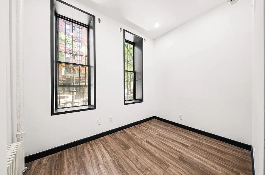 Building Photo - 439 W 46th St