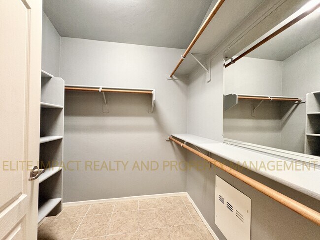 Building Photo - 7159 E Cherrywood St