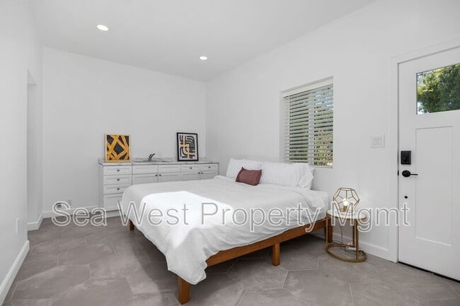 Building Photo - 778 Del Riego Ave