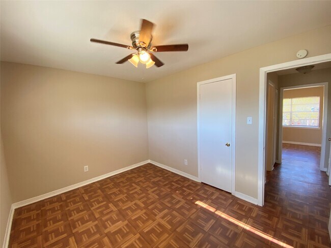 Building Photo - 3024 Elgin St