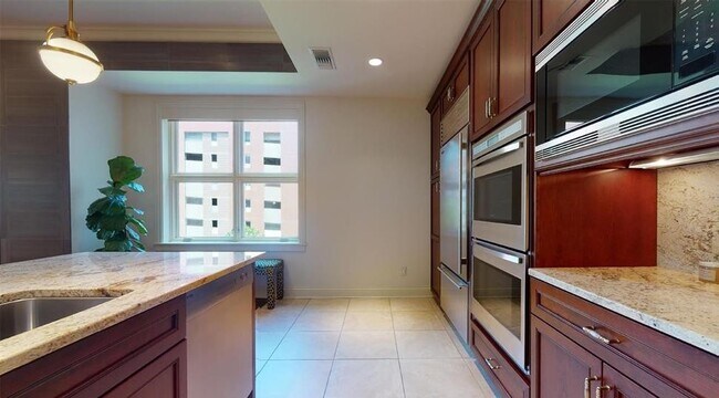 Building Photo - 155 Carondelet Plaza
