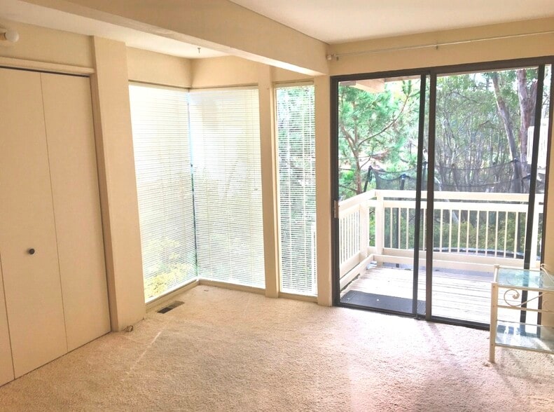 Deck Space - 1404 Morningside Dr