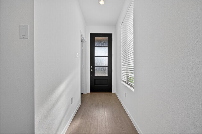 Building Photo - 6411 Laguna Terra Dr