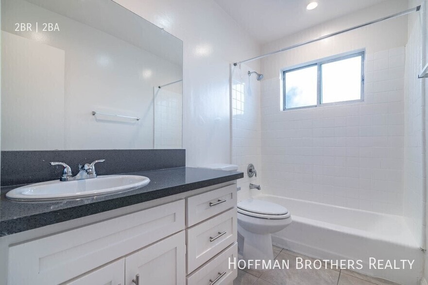 Building Photo - 6069 Saturn St