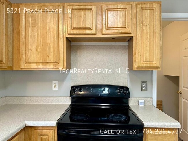 Building Photo - 5321 Peach Pl Ln