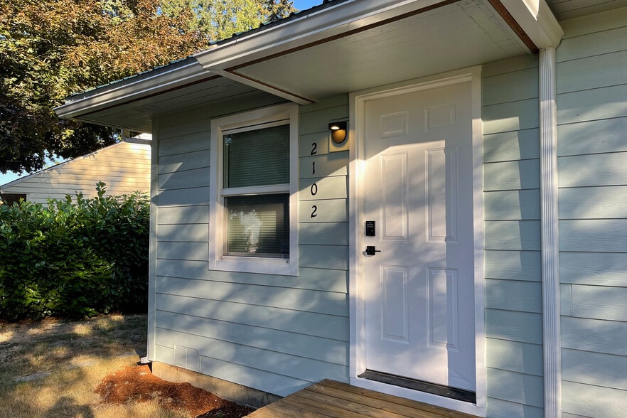 Building Photo - 2102 W 28th St