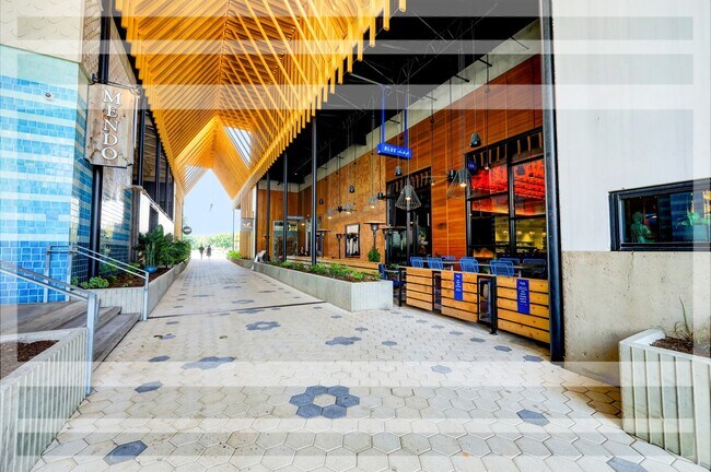 Building Photo - 701 E 40th St