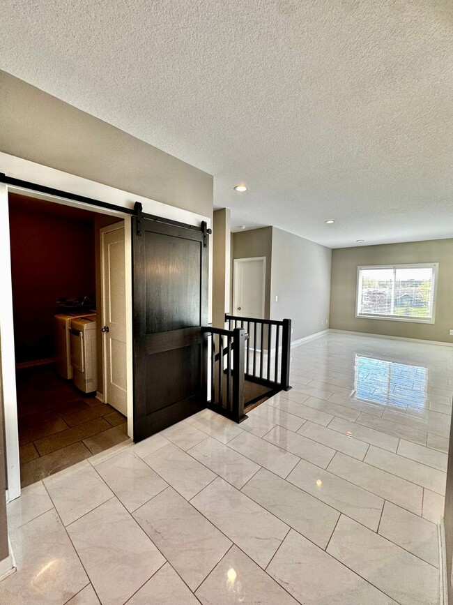 Building Photo - For Rent Beautiful 4 bedroom 3 bathroom 3 attached car garage!