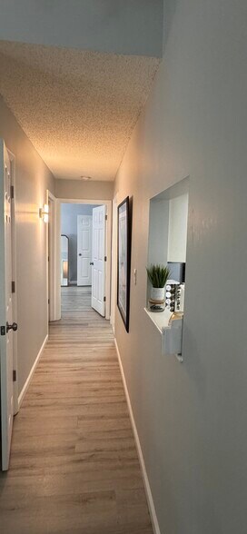 Building Photo - 22 Maple Crest Cir