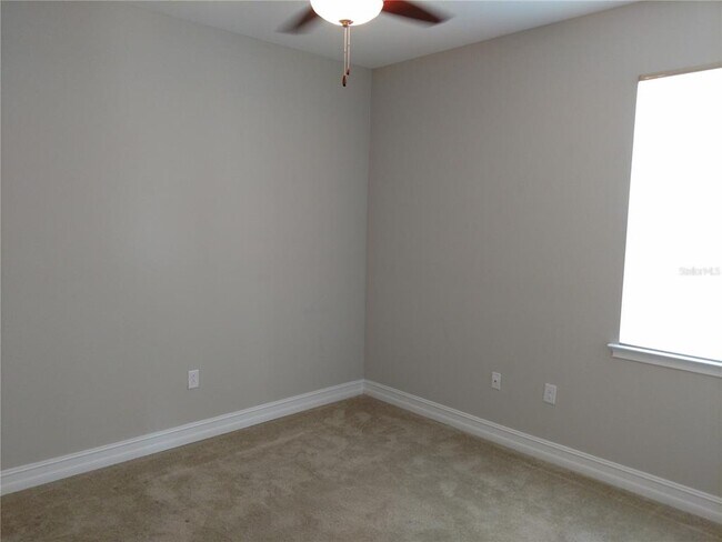 Building Photo - 654 Resolute Ln