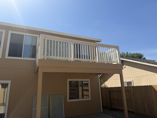Building Photo - 556 Moray Way