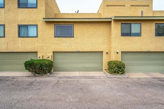 Building Photo - 3874 Paseo de Las Canchas