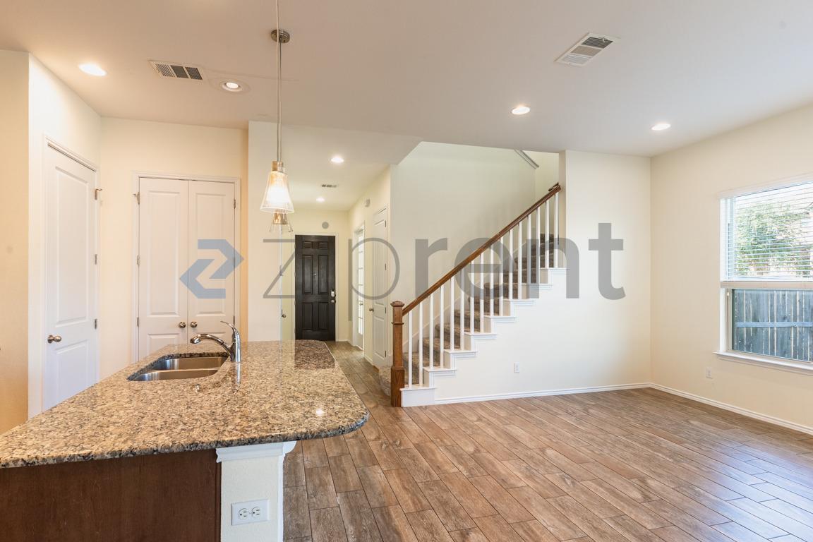 Building Photo - 101 Arctic Cir