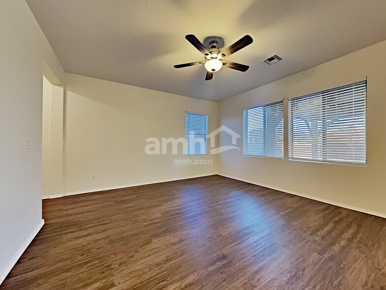 Building Photo - 902 E Autumn Harvest Pl