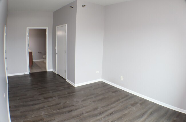 Building Photo - 100 N Hermitage Ave
