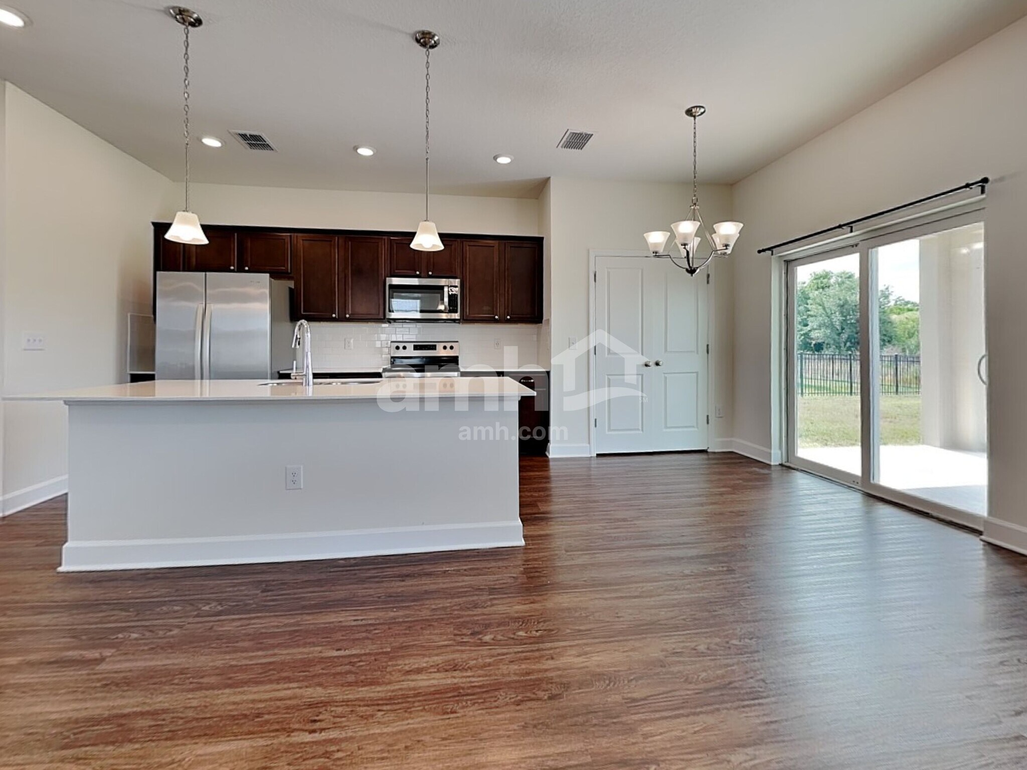 Building Photo - 1045 Island Pond Dr