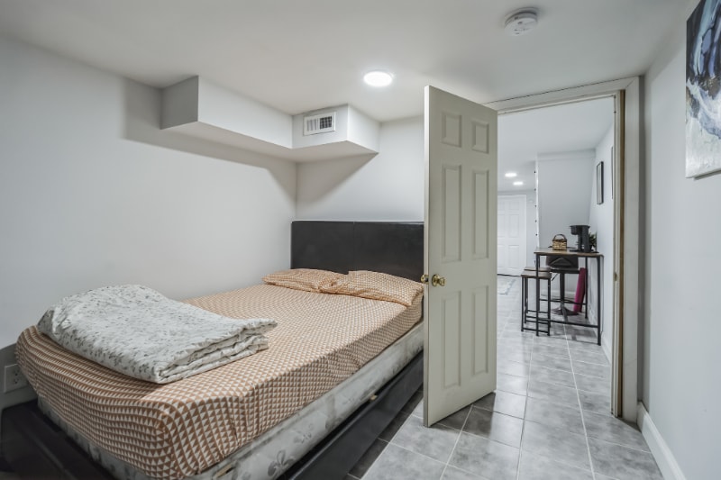 Building Photo - 5940 Walton Ave