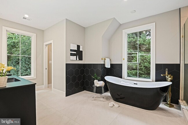 Building Photo - 9615 Locust Hill Dr