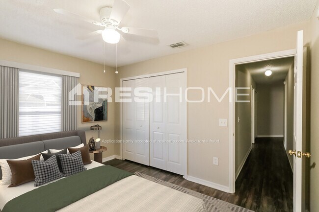 Building Photo - 14145 Spring Hill Dr