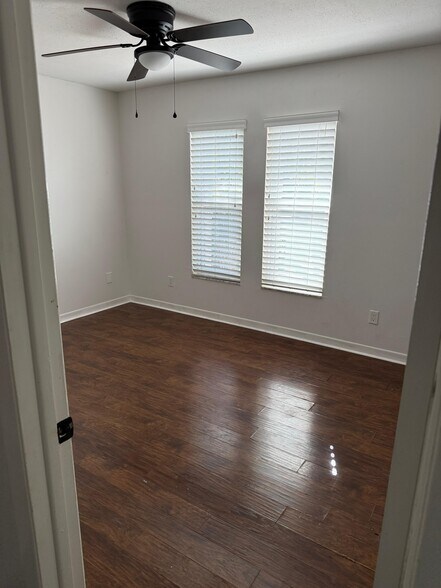 Building Photo - 6959 Aberfeldy Ave N