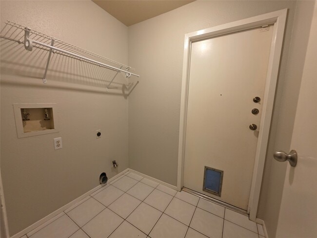 Building Photo - 447 Lost Rock Dr