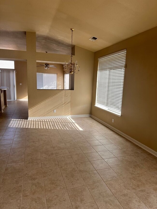 Building Photo - Great 4 bedroom 2 bath home