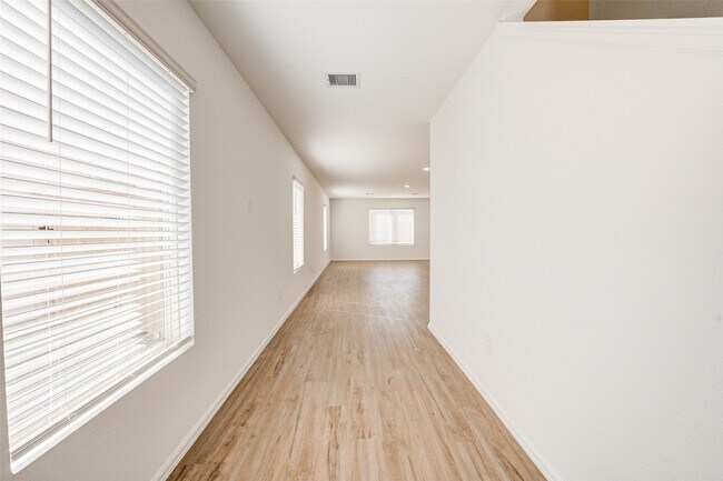 Building Photo - 17827 Pemswood Dr