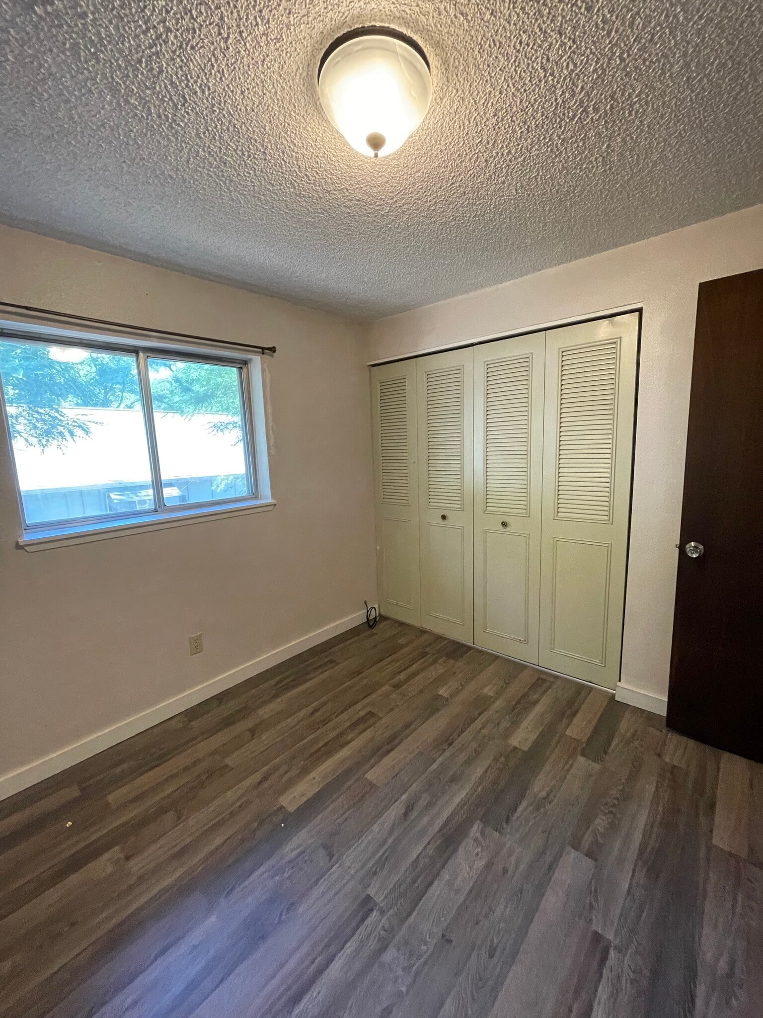 Building Photo - 100 SW Ruckel St