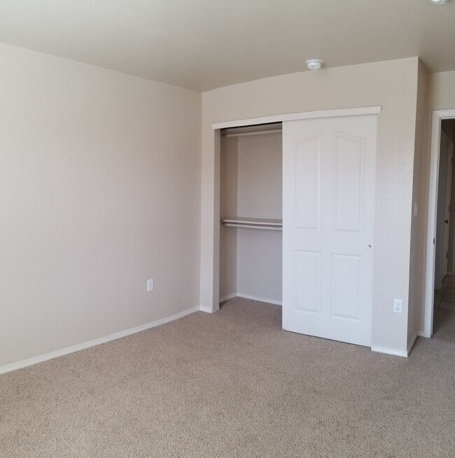 Building Photo - Charming 3 bedroom, 2 bath in Northeast El...