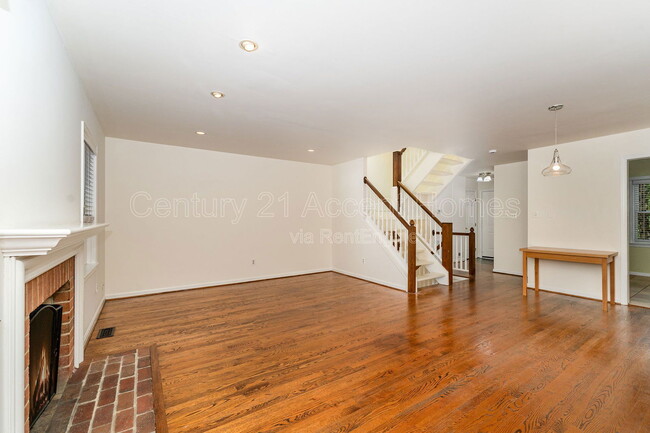 Building Photo - 3009 20th Ct S