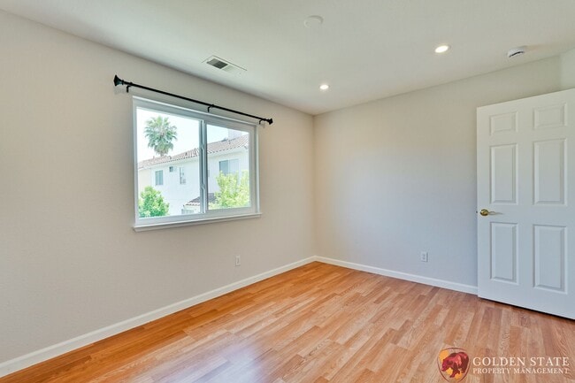 Building Photo - Comfort & Convenience in Santa Clara – Fre...