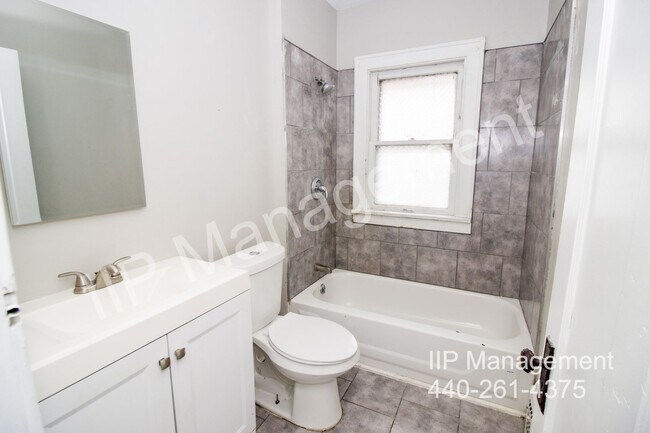 Building Photo - 3204 W 92nd St