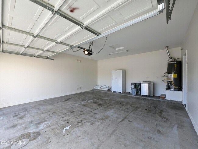 Building Photo - 15432 W Tasha Cir