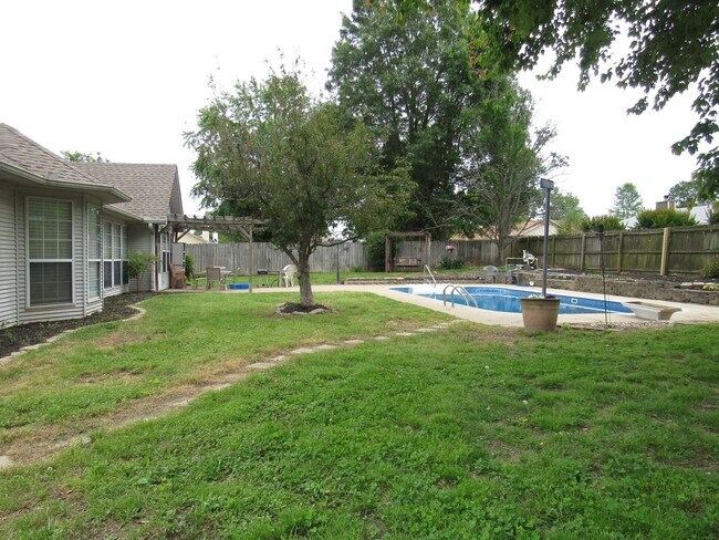 Building Photo - contact Peggy 501 676 1758