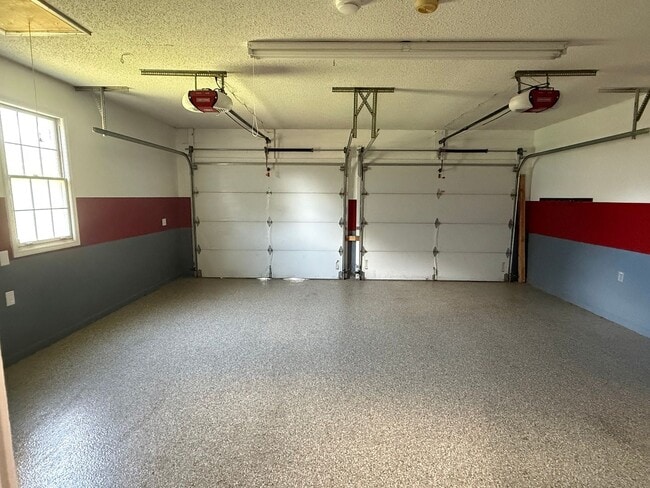 Building Photo - 3 bedroom one- level beauty in North Johnson City!