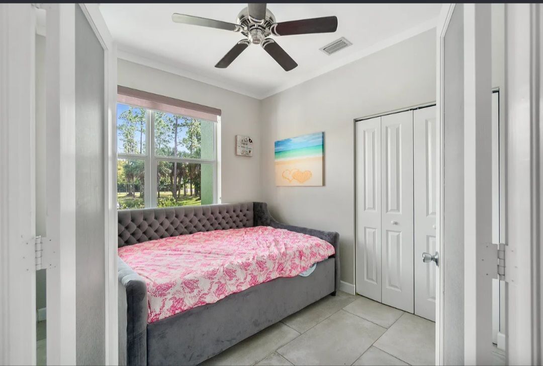 Building Photo - 271 12th Ave NE