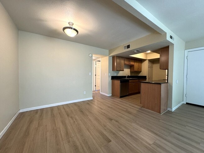 Building Photo - Melrose District 2 Bed Condo - Half Off First and Second Month