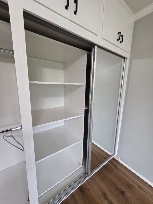 Building Photo - UPPER 1BD/1BA CONDO WITH GARAGE AND COMMON...
