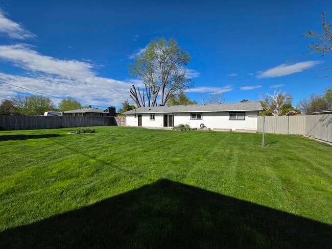 Building Photo - 1601 S Yelm St