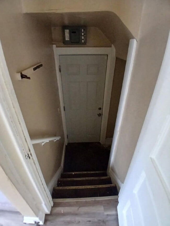Building Photo - 4 Bed 1 Bath
