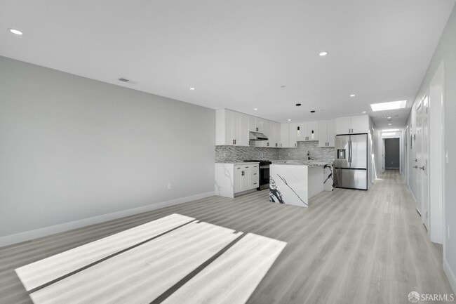 Building Photo - 1640 Taraval St