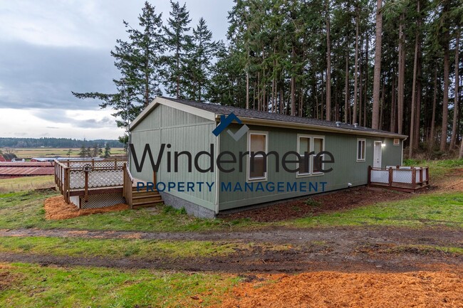 Building Photo - Charming Woodland Retreat in Coupeville, WA!