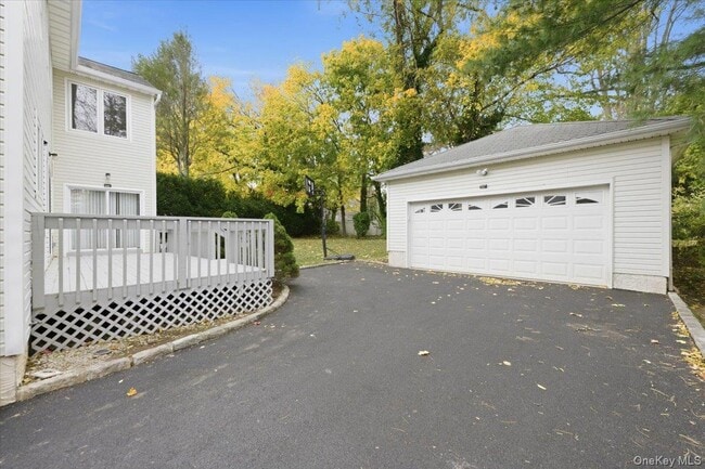 Building Photo - 11 Drury Ln