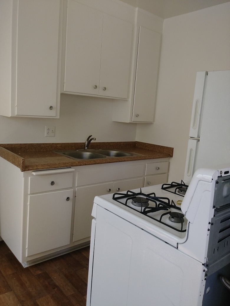 Kitchen - 11290 Ohio Ave