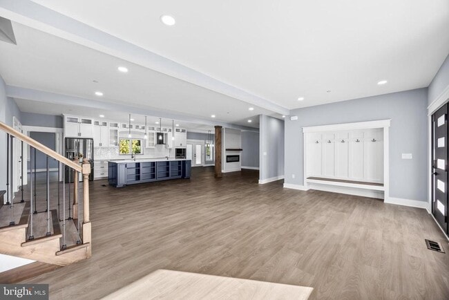 Building Photo - 5692 King Stuart Dr