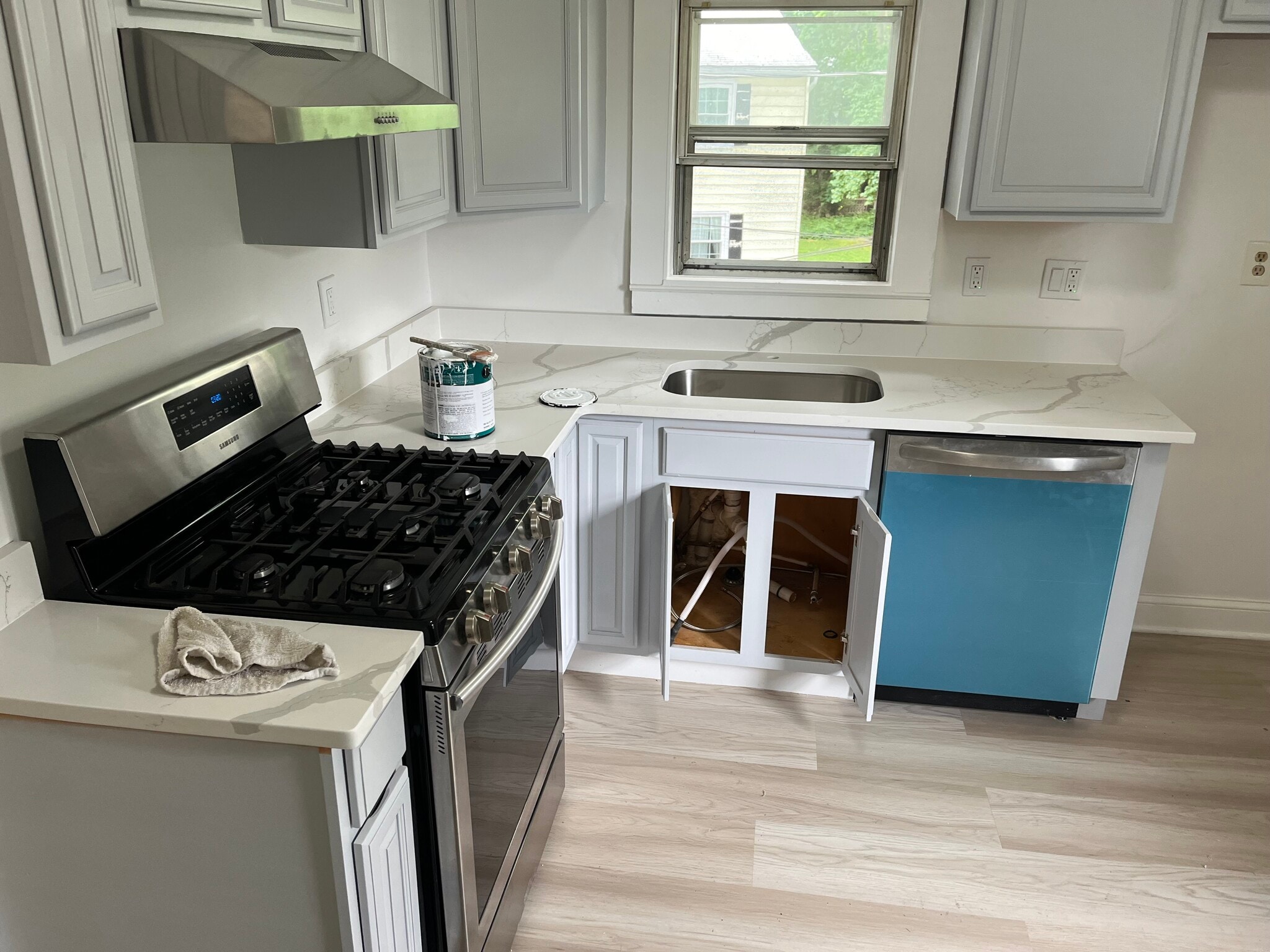 Kitchen with new appliances and counter - 77 Hibiscus St