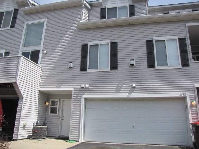 Building Photo - Spacious 2Bed+Loft/2Bath Townhome- Cottage...