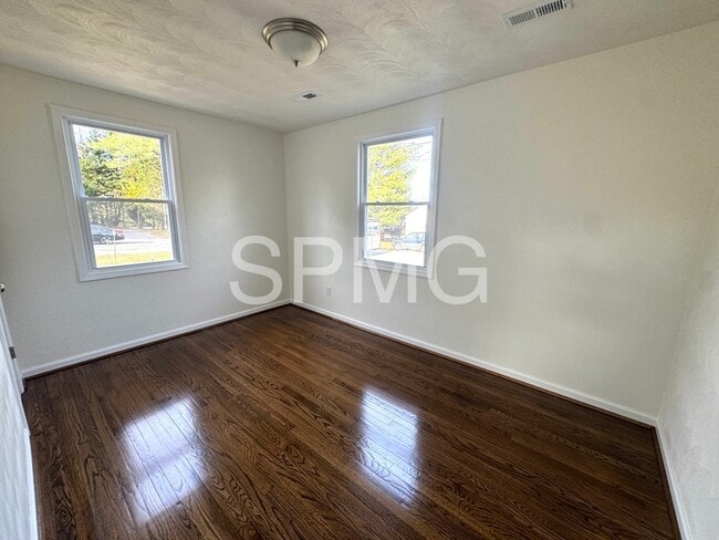 Building Photo - 1016 26th St SW